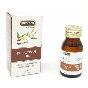 L’huile de d'eucalypctus est reconnue pour lutter contre les problèmes respiratoires et rhinites allergiques. L’huile d'eucalyptus possède des propriétés antibactériennes, rafraichissante, purifiantes et énergisantes. Elle débouche le nez en douceur et aide à la respiration, elle aseptise les peaux à problème et c'est un excellent tonique mental, elle favorise la mémoire et la concentration.