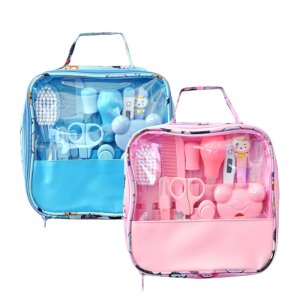 . Pour toute mère qui en a besoin pour s'occuper de son enfant quotidiennement à la maison et sur la route. Cadeau de naissance parfait. 2. Il contient une brosse à poils doux, un peigne, un couteau à ongles, une lime à ongles, un thermomètre, un thermomètre de bain pour bébé, des ciseaux de sécurité, etc. 3. Il existe deux couleurs, rose et bleu, une pour les garçons et une pour les filles. 4. Fabriqué en ABS de protection de l'environnement de haute qualité et en gel de silice, sûr et respectueux de l'environnement. 5. Le coffret cadeau nouveau-né est le cadeau parfait pour les futures mamans ou les nouveaux parents. Parce qu'il est neutre, il convient aux bébés garçons et filles. Il est très approprié pour les crèches et les voyages, et convient comme cadeau pour la première mère.