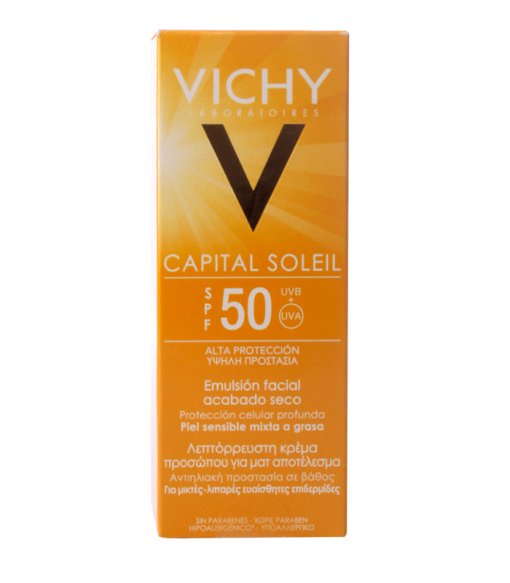 Crème Solaire Vichy Capital Soleil Spf 50 Posée Sur Une Serviette De Plage Sous Le Soleil.