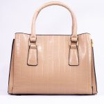 Sac à main cuir texture crocodile rose poudré