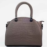 Sac a main marron texture crocodile